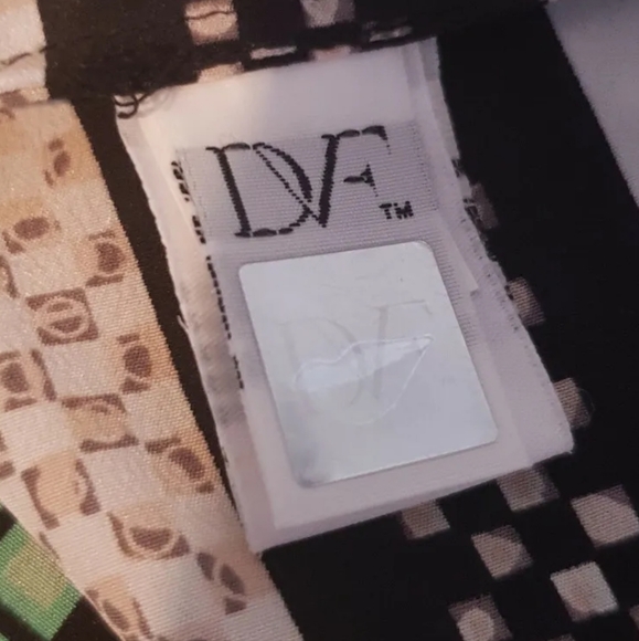 DIANE Von FURSTENBERG 100% silk short sleeve blouse top keyhole geometric 8/10uk - Picture 7 of 8